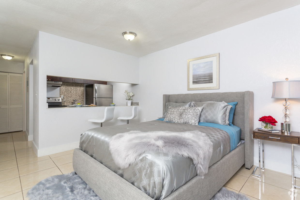 Crystal Lake Apartments 2545 Nw 207 Street Miami Gardens Fl