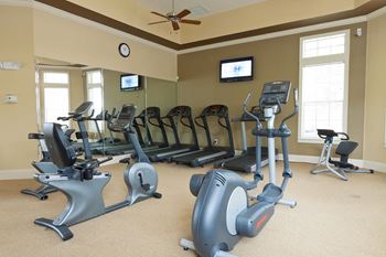 Fitness Center at Cypress Pointe Apartments in Orange Park, IL