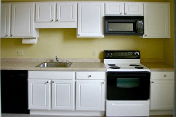 470 N. Main Street Studio-3 Beds Apartment for Rent - Photo Gallery 6
