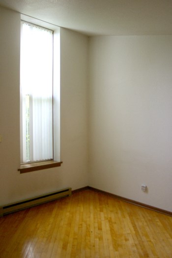 819 W. Elsie Street 1-2 Beds Apartment for Rent - Photo Gallery 4