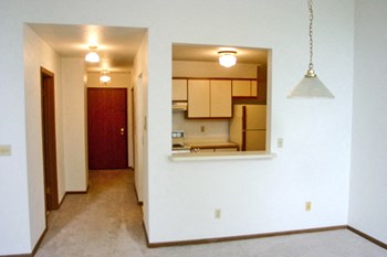 819 W. Elsie Street 1-2 Beds Apartment for Rent - Photo Gallery 6