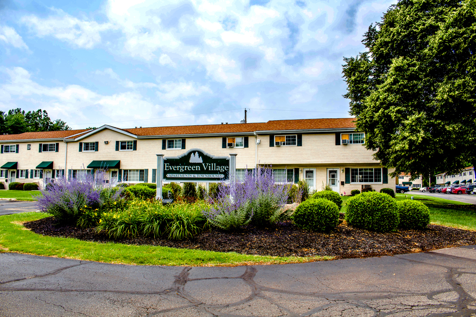 Evergreen Village Apartments & Townhouses Apartments in Elyria, OH
