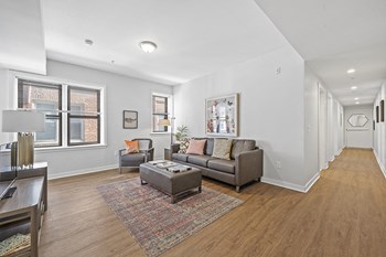 Furnished student apartment in University City Philadelphia with lots of natural light and hardwood flooring - Photo Gallery 2