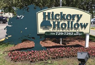 a sign for hickory hollow cooperative in front of a street