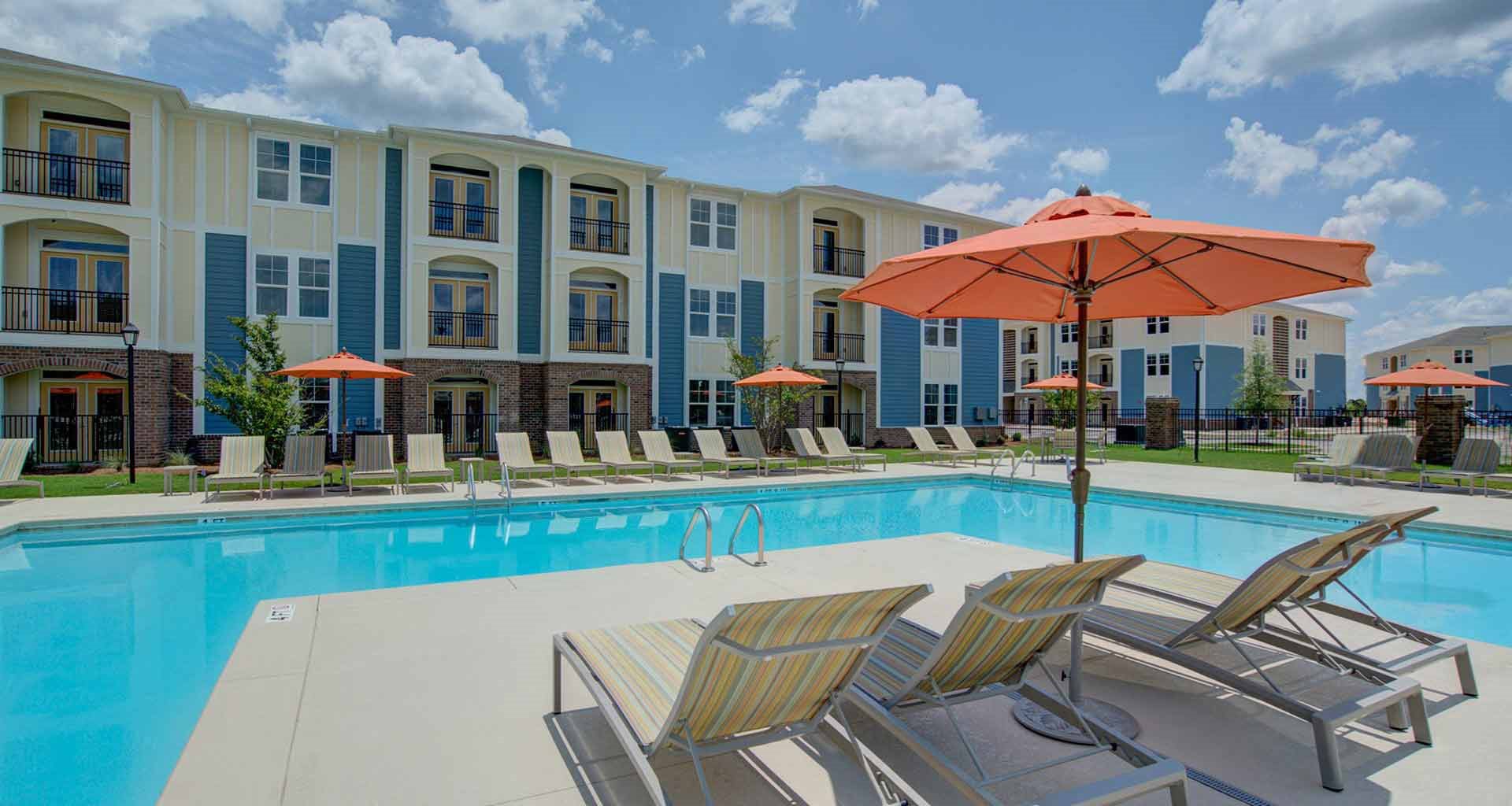 Apartments In Summerville Sc Beckstone Pool Side Relaxing Area At Beckstone Apartments Summerville 29486