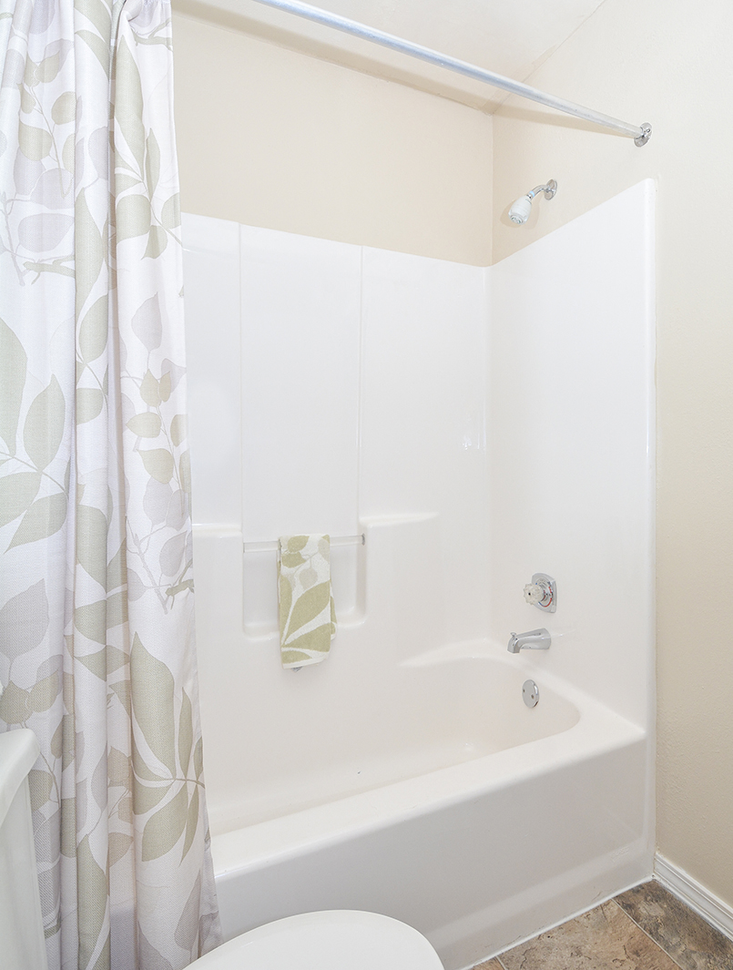 Large Shower with Tub