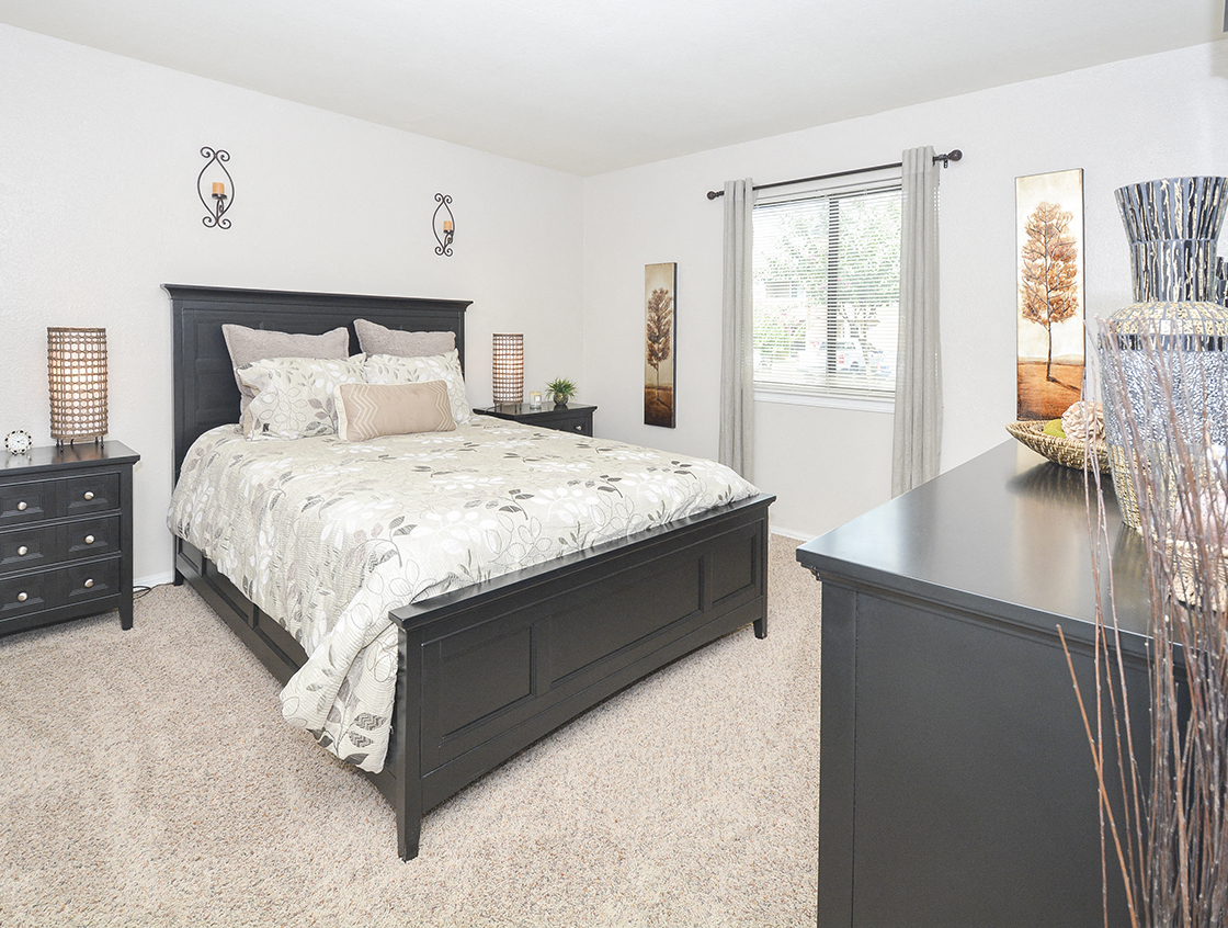 Spacious Bedroom with Large Double Window