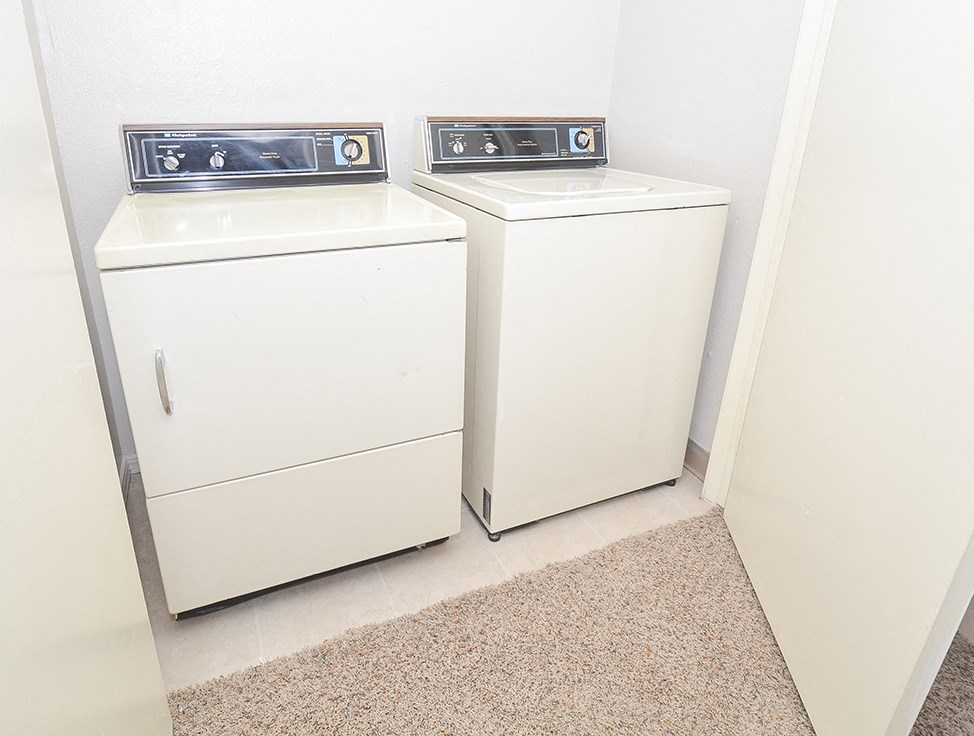 Washer/Dryer Hookups