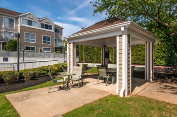 390 Bee St 1-2 Beds Apartment for Rent - Photo Gallery 4