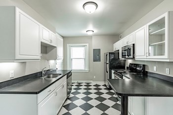 3910 Cass Street 1 Bed Apartment for Rent - Photo Gallery 4