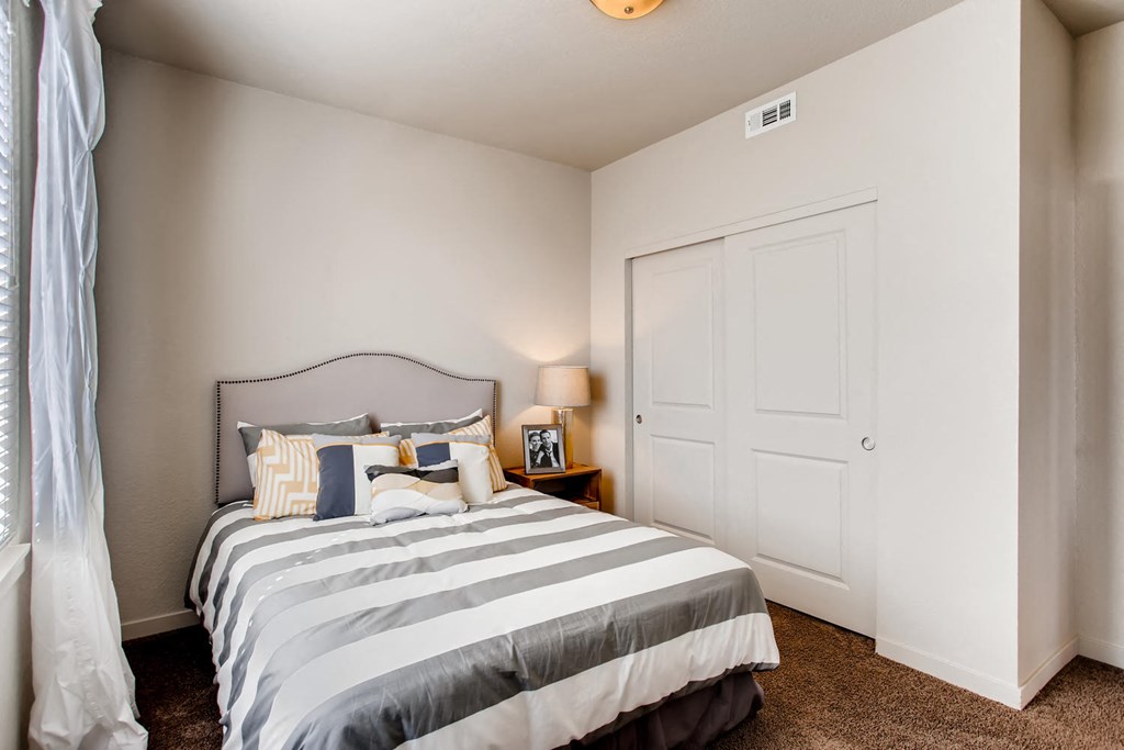 Legend Flats | Evans, CO Apartments