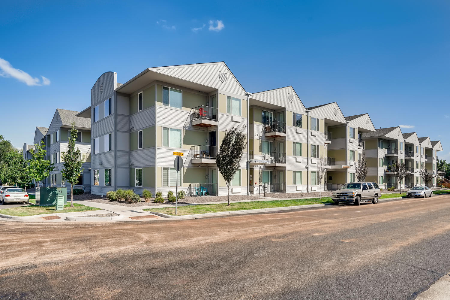 Zephyr Line | Lakewood, Co. Apartments