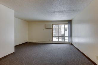1374 Westminster Street 1-2 Beds Apartment for Rent - Photo Gallery 4