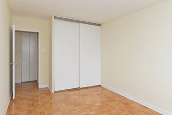 2313/2323 Lakeshore Blvd W Studio-3 Beds Apartment for Rent - Photo Gallery 15