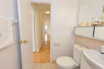2313/2323 Lakeshore Blvd W Studio-3 Beds Apartment for Rent - Photo Gallery 17