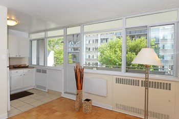 2313/2323 Lakeshore Blvd W Studio-3 Beds Apartment for Rent - Photo Gallery 8