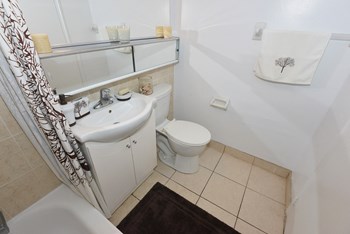 2313/2323 Lakeshore Blvd W Studio-3 Beds Apartment for Rent - Photo Gallery 9