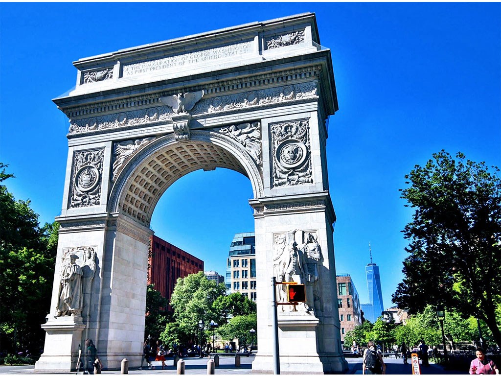 triumphal arch in the city of nyc