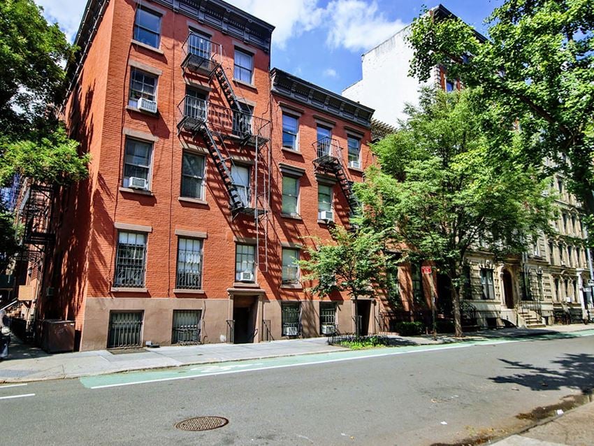 153 West 10th Street Studio-3 Beds Apartment for Rent - Photo Gallery 1