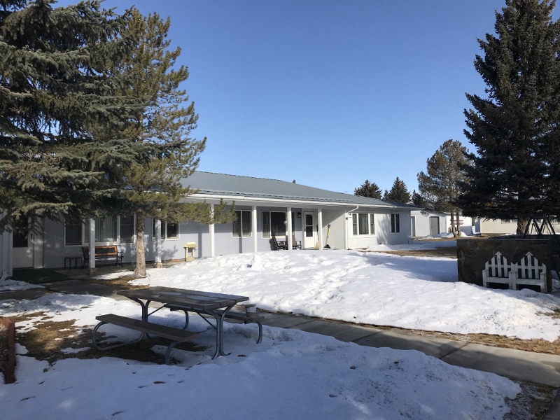 Crossroads 1 West Apartments