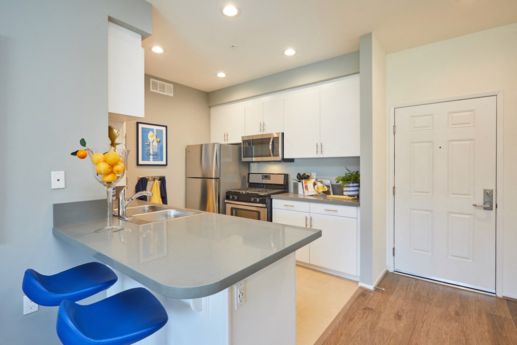 Paseos Ontario Apartments - Kitchen