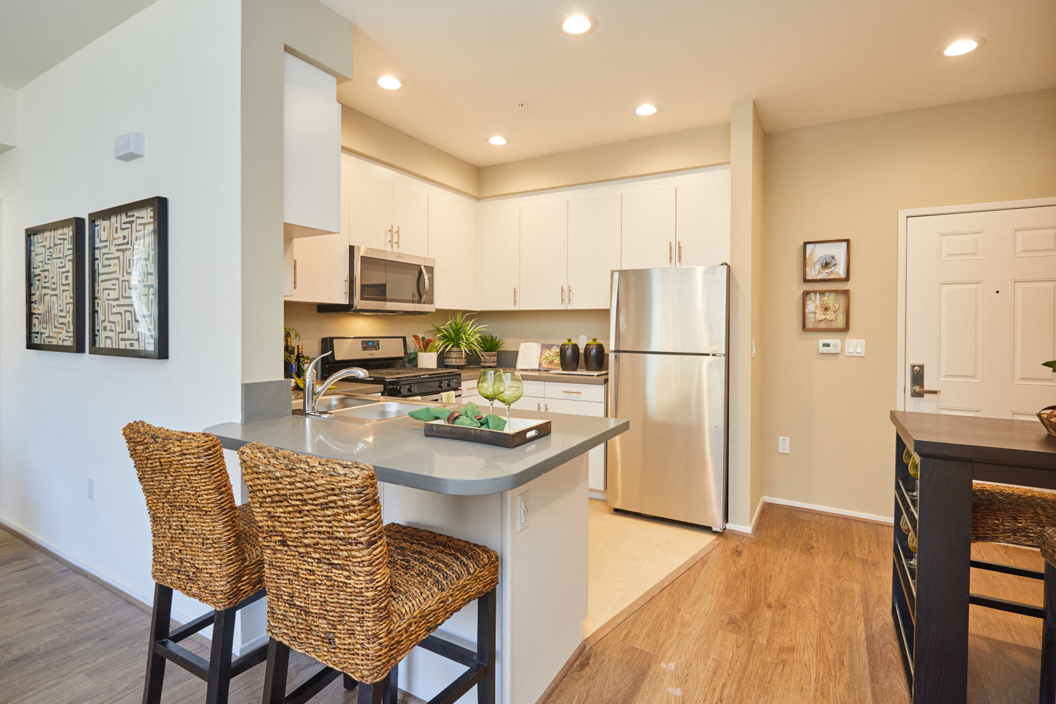 Paseos Ontario Apartments - Kitchen