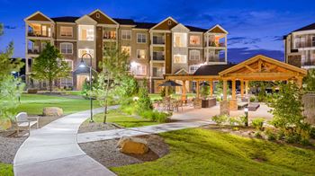 landscaped courtyard at Atley on the Greenway Apartments in Ashburn, VA