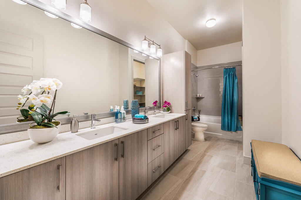 master bath at Inwood Apartments in Dallas, TX