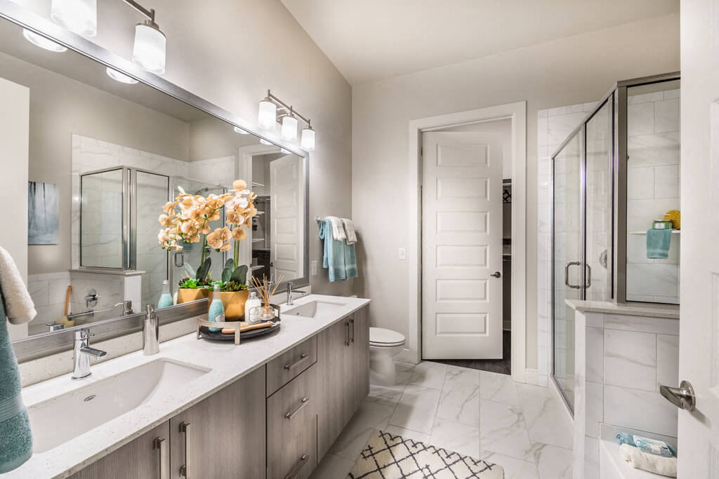 2 bedroom master bath at Inwood Apartments in Dallas, TX