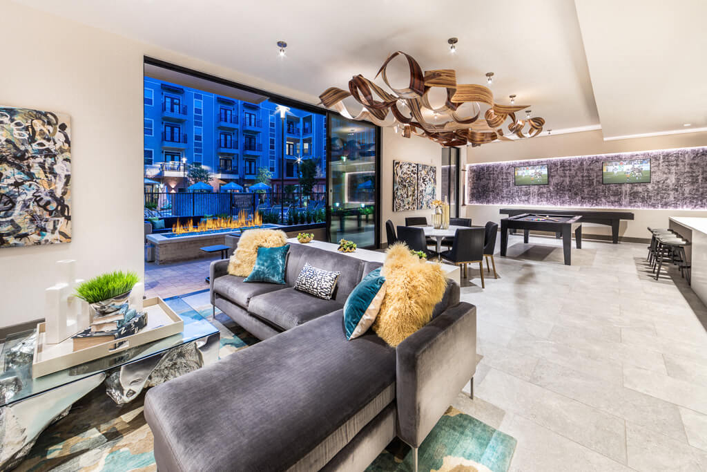 community room at Inwood Apartments in Dallas, TX