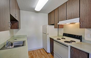 kitchen area atWyndover Apartment Homes in Novato, CA