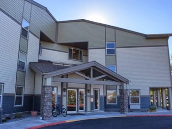 1601 SW Reindeer Ave 1-2 Beds Apartment, Affordable for Rent - Photo Gallery 4