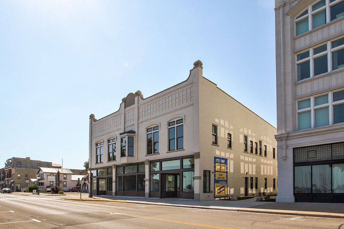 Lloyd House II apartments