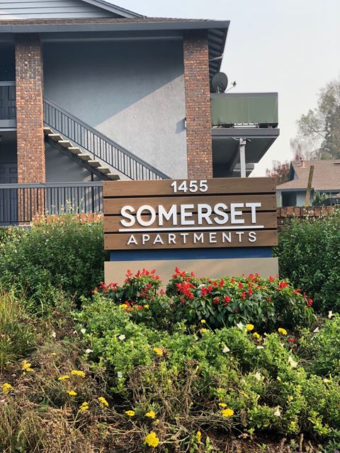 Monument Sign with Landscape  l Somerset Apartments for rent inMartinez, Ca l Somerset Apartments for rent inMartinez, Ca