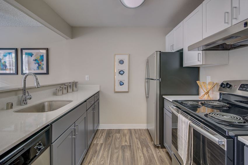 Kitchen l Align Apartments in Federal Way WA  - Photo Gallery 1