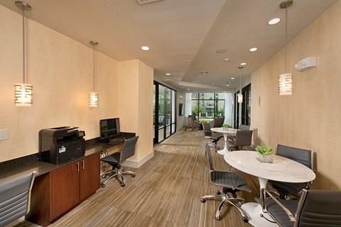 Executive Business Lounge w WiFi Access
