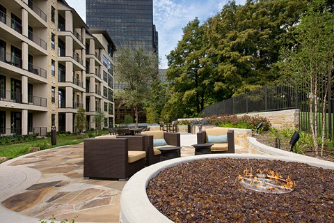 Lakeside Fire Pit w Seating Area