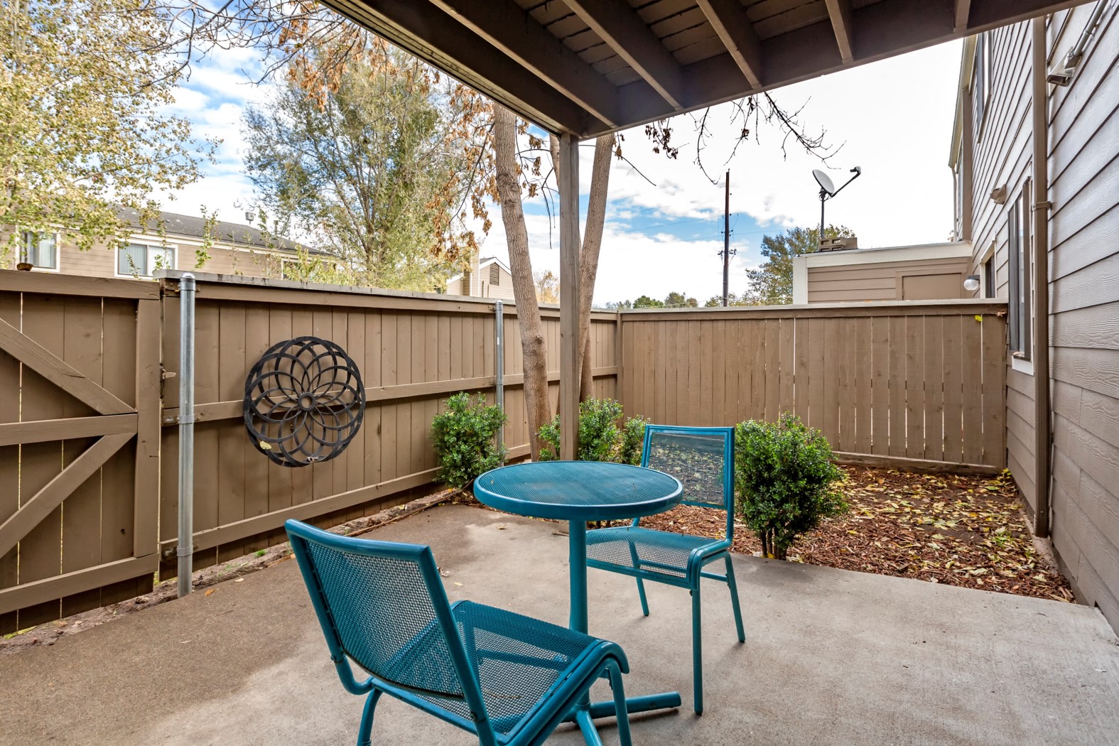 The Ranch at Bear Creek | Lakewood, CO Apartments & Townhomes | Balcony