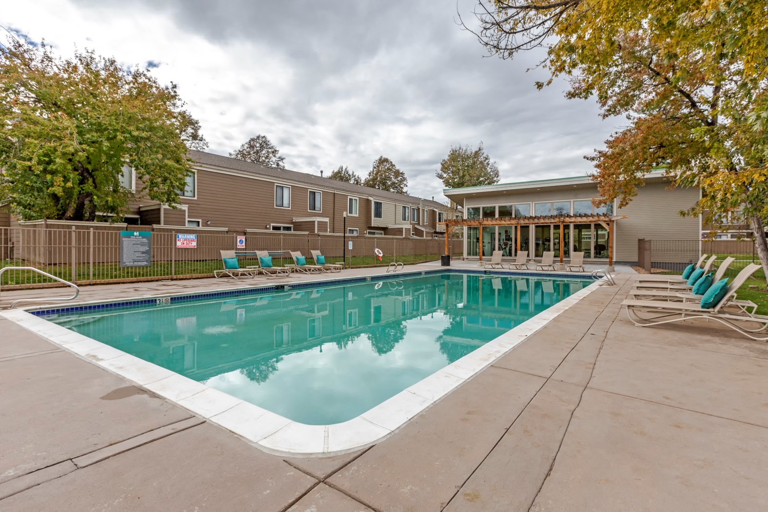 The Ranch at Bear Creek | Lakewood, CO Apartments & Townhomes | Pool