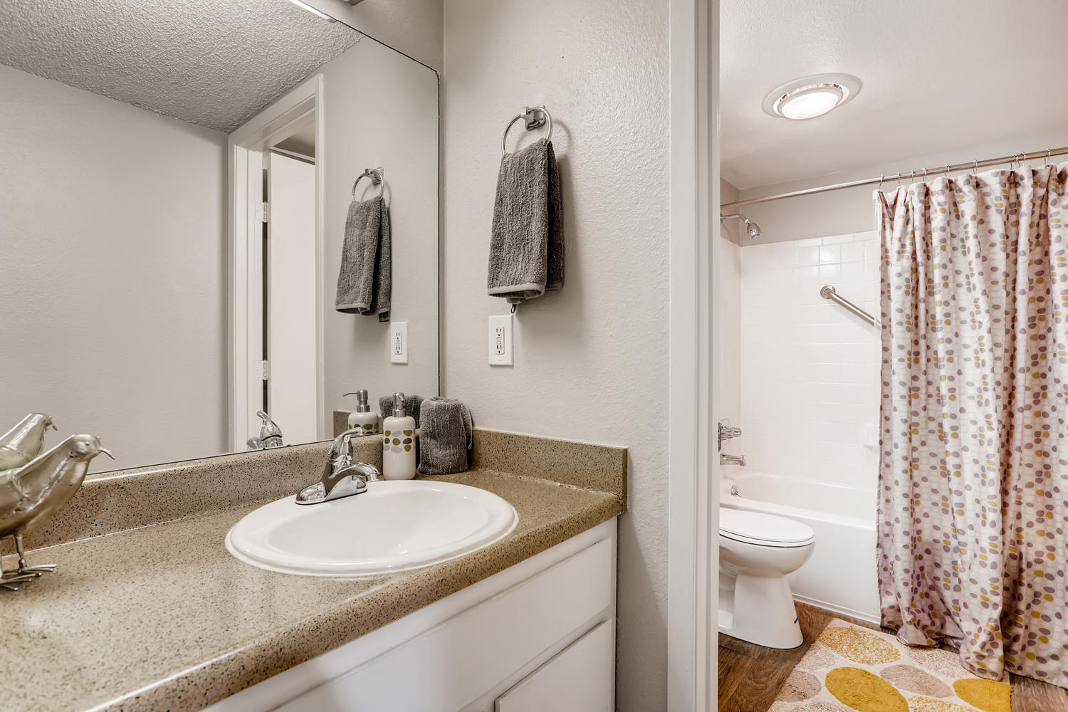 The Ranch at Bear Creek | Lakewood, CO Apartments & Townhomes | Bathroom