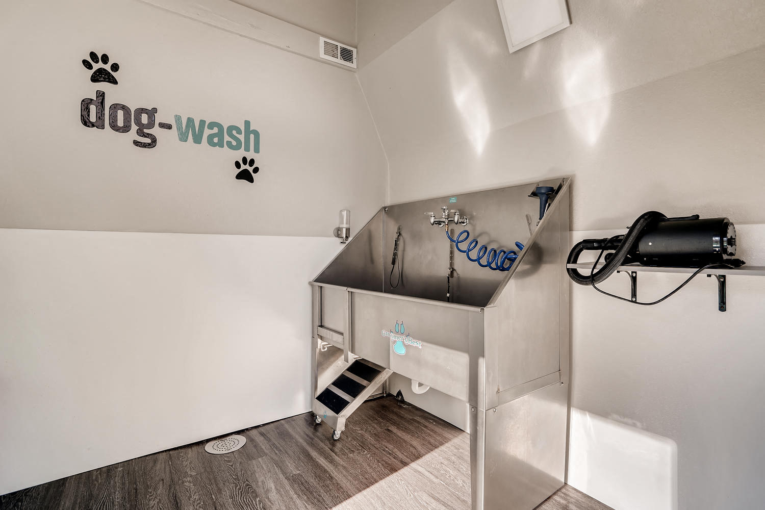 The Ranch at Bear Creek | Lakewood, CO Apartments & Townhomes | Dog Wash