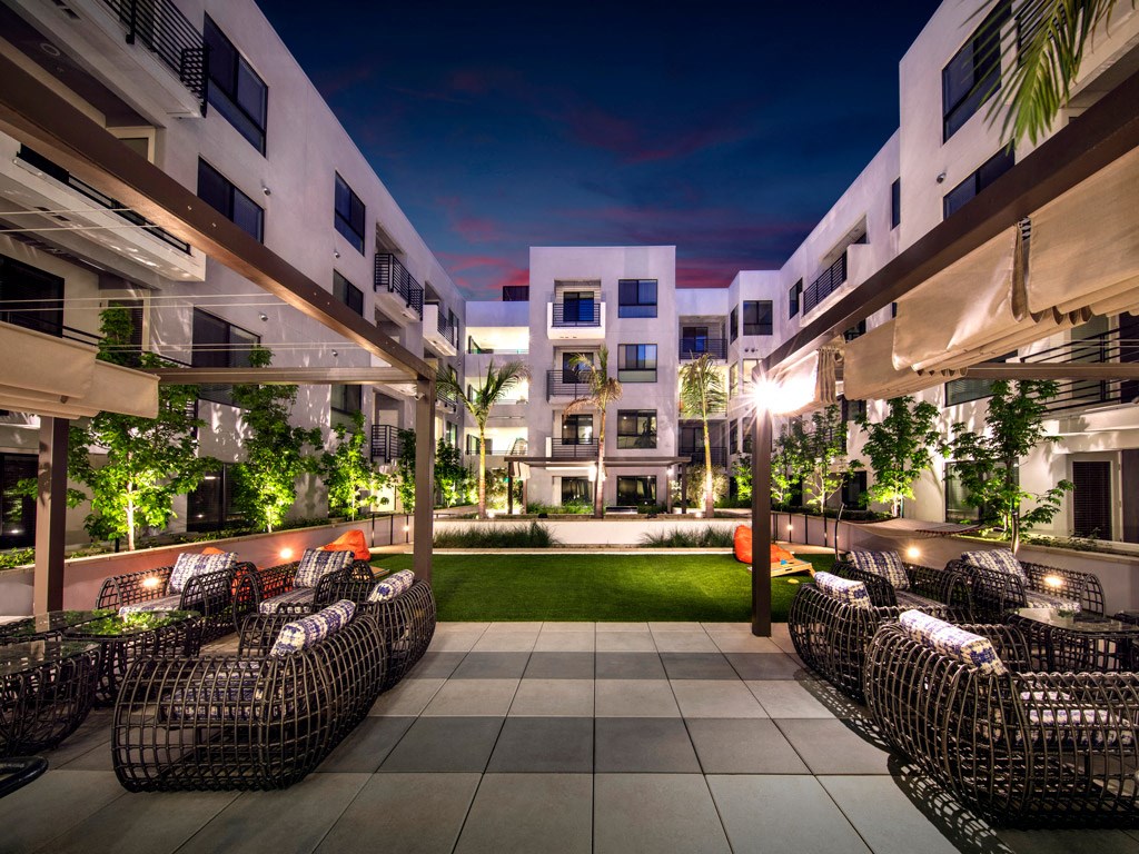 Bell Pasadena_Courtyard