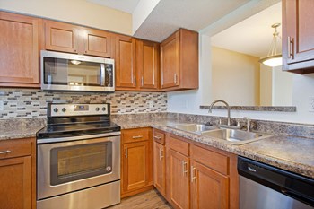 savannah trace updated kitchen - Photo Gallery 2