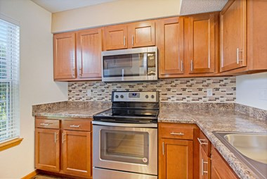 savannah trace updated kitchen
