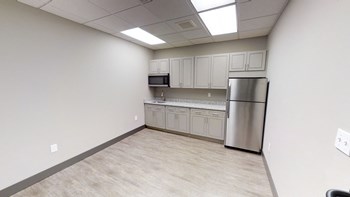 1010 Huntcliff Studio Apartment for Rent - Photo Gallery 3