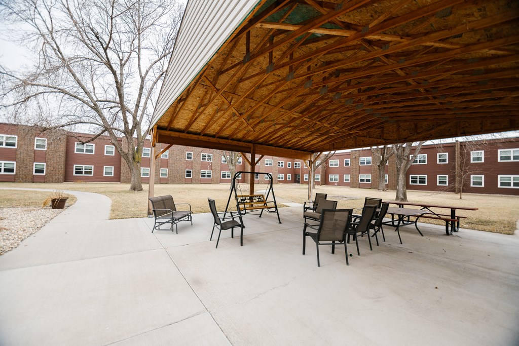 courtyard at Meadowlawn Apartments