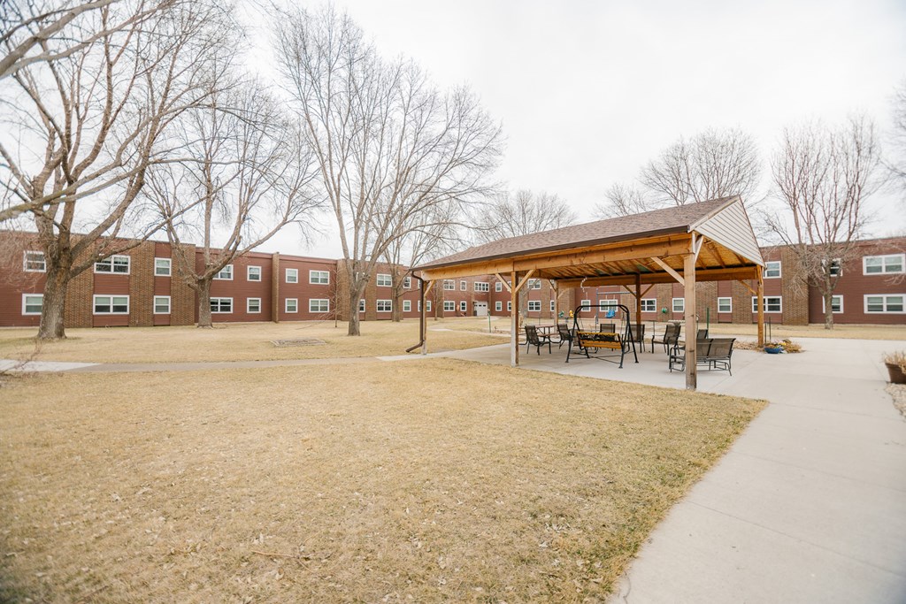 courtyard at Meadowlawn Apartments