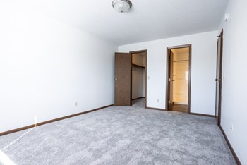 4908 W St James Place 1-3 Beds Apartment for Rent - Photo Gallery 4