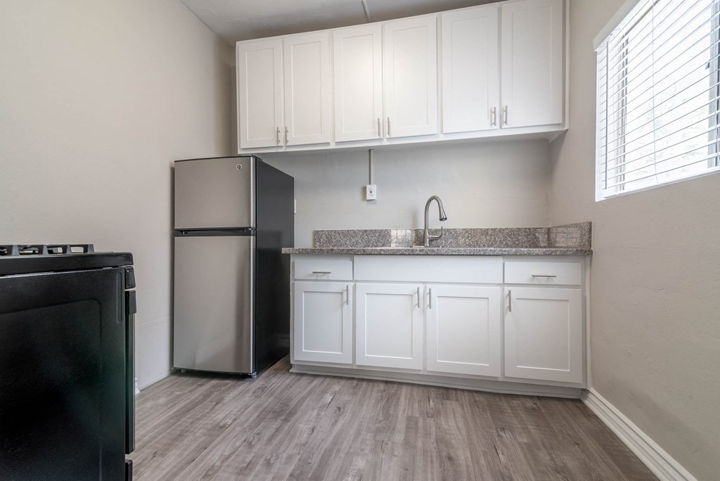 740 S. Carondelet Apartments