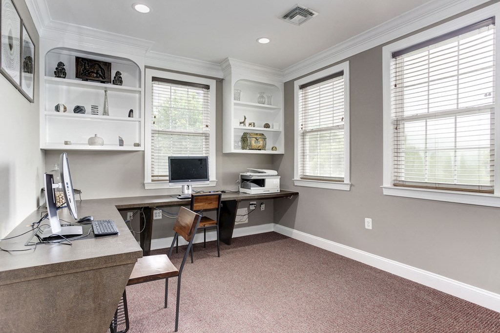 Resident Business Center With Computer And Printer at County Center Crossing, Woodbridge, Virginia